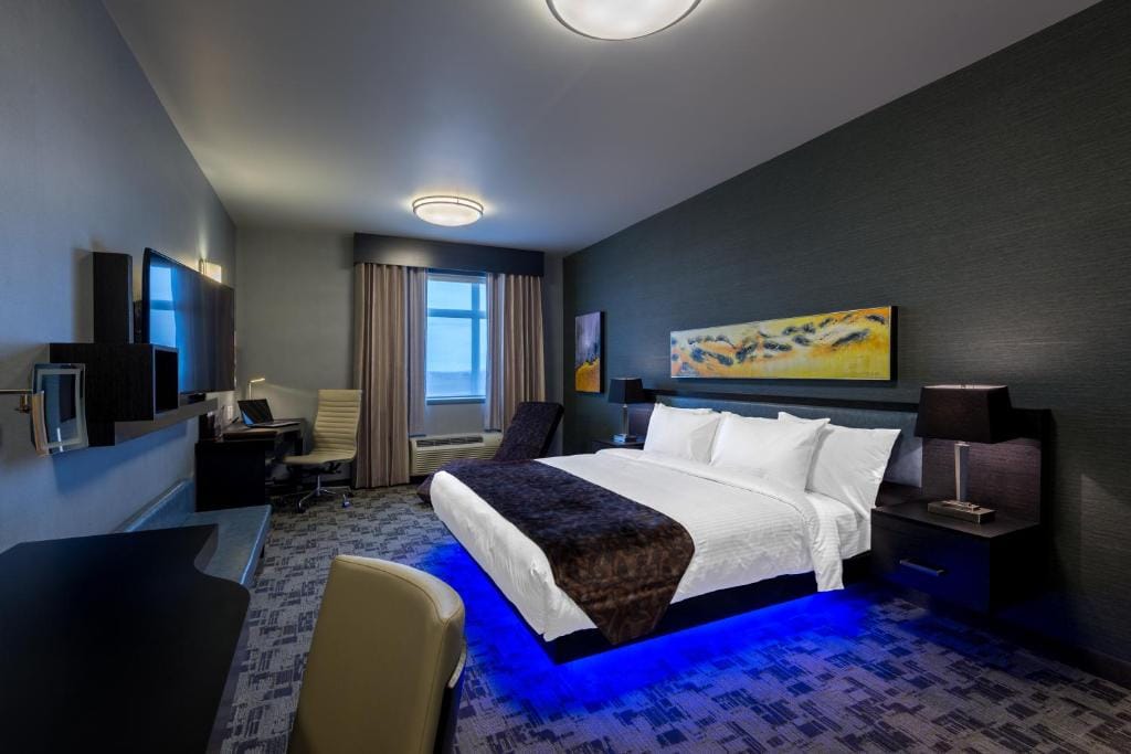 Applause Hotel Calgary Airport by CLIQUE — 1