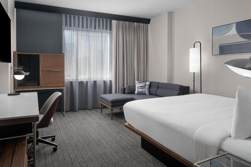 Courtyard by Marriott Calgary Downtown — 2