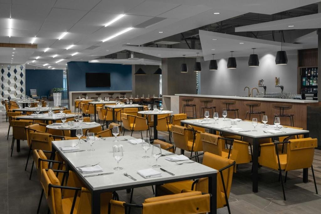 Courtyard by Marriott Calgary Downtown — 4