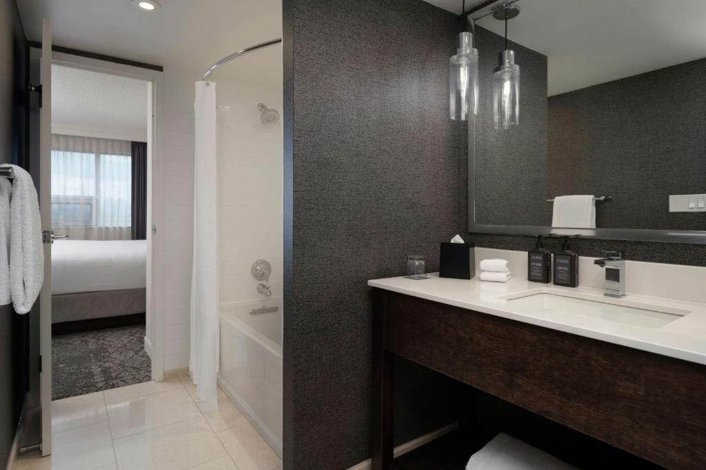 Sheraton Cavalier Calgary Hotel — 3