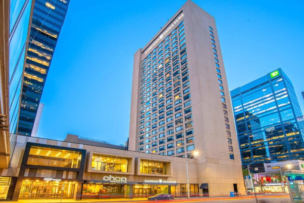 Sandman Signature Edmonton Downtown Hotel — 1