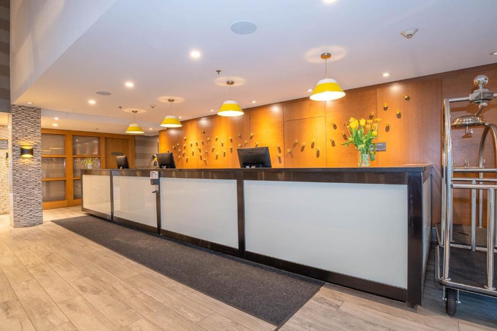 Sandman Hotel Hamilton — 2