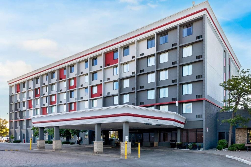 Best Western Plus Toronto Airport Hotel — 1