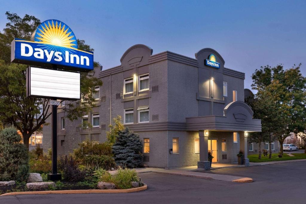 Days Inn by Wyndham Toronto West Mississauga — 1