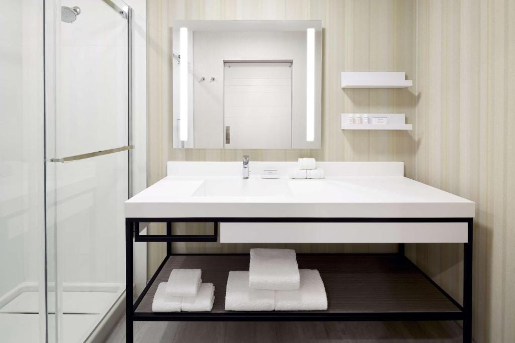 Hilton Garden Inn Montreal Midtown, Quebec, Canada — 3