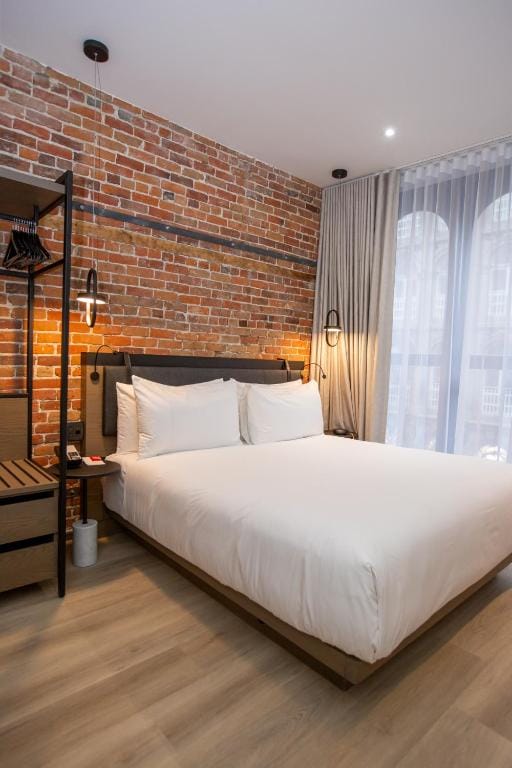 Le Petit Hotel Notre Dame — 1