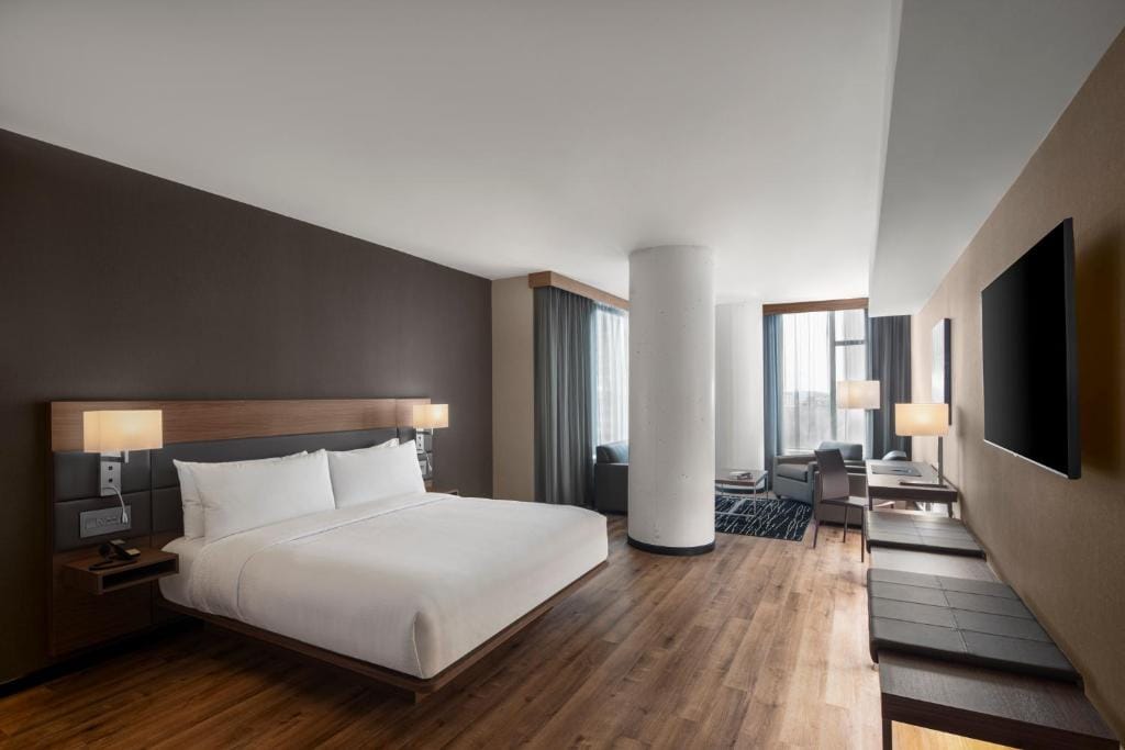 AC Hotel by Marriott Ottawa Downtown — 4