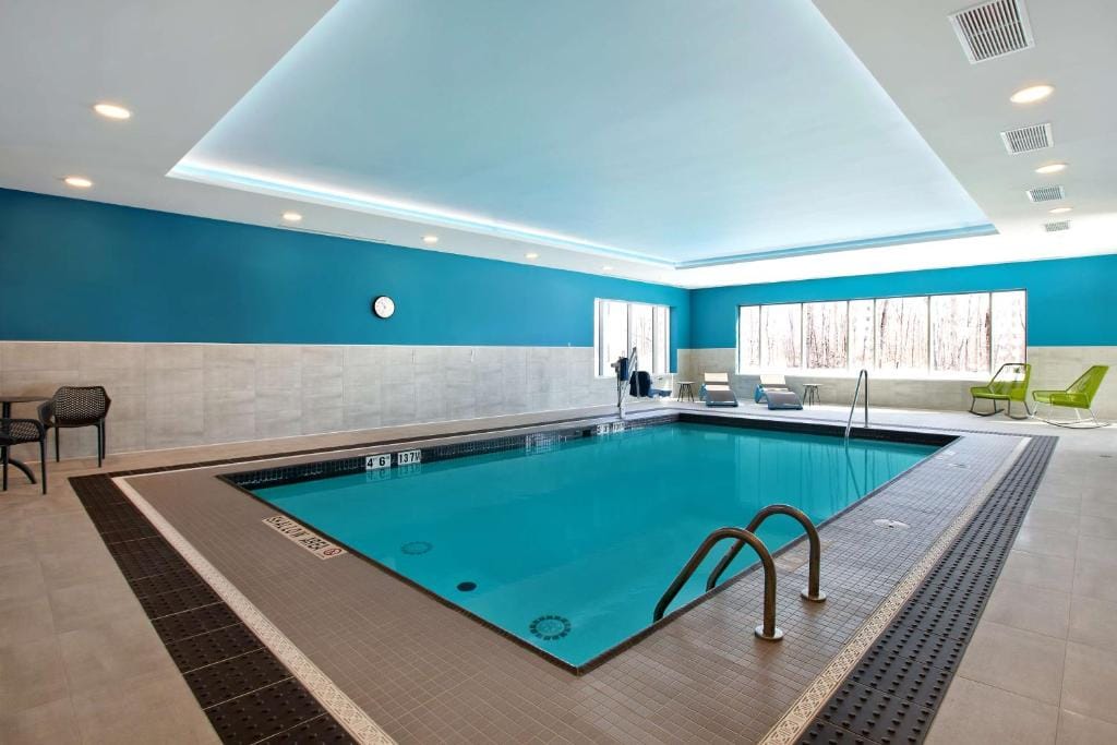 Hampton Inn & Suites Ottawa West, Ontario, Canada — 4