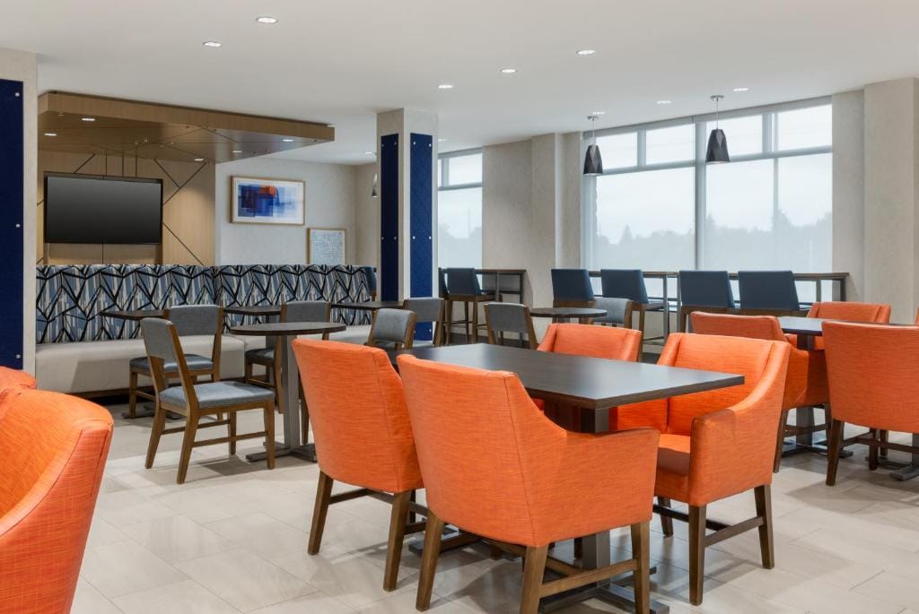 Holiday Inn Express & Suites Ottawa East-Orleans by IHG — 3