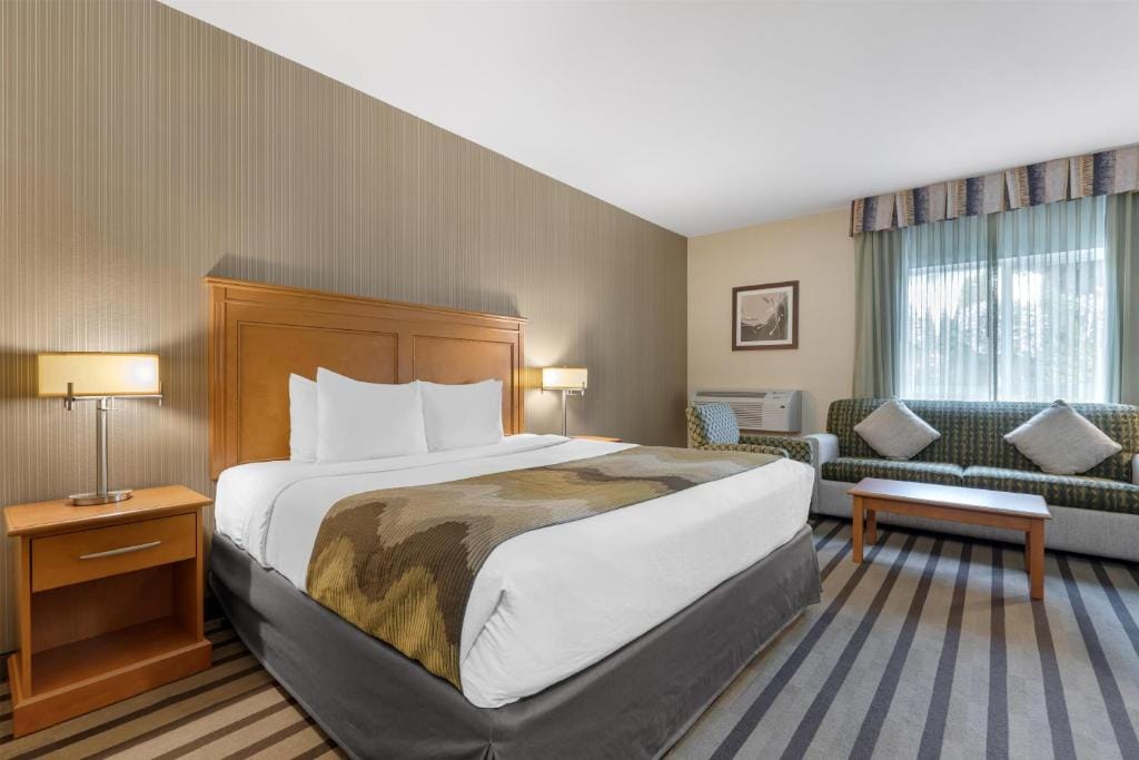 Best Western King George Inn & Suites — 1