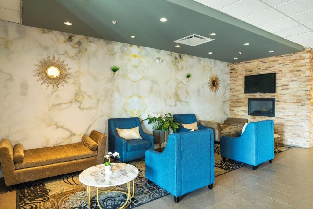 Comfort Inn & Suites — 5