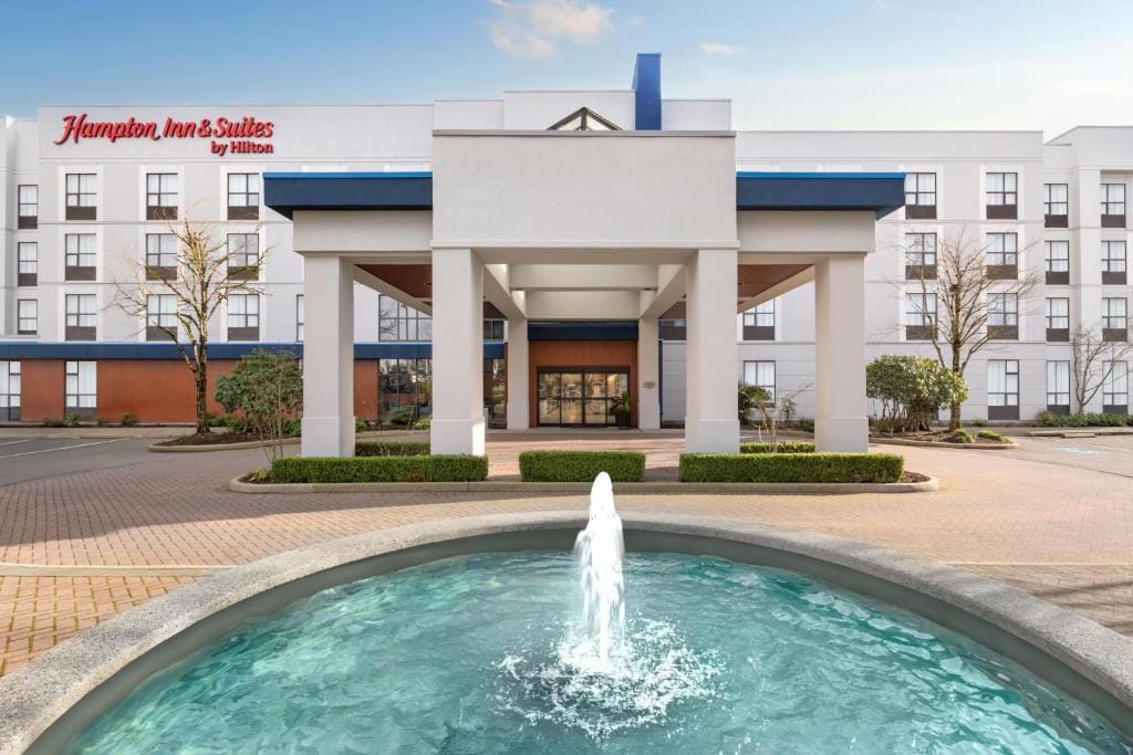 Hampton Inn & Suites by Hilton Langley-Surrey — 1