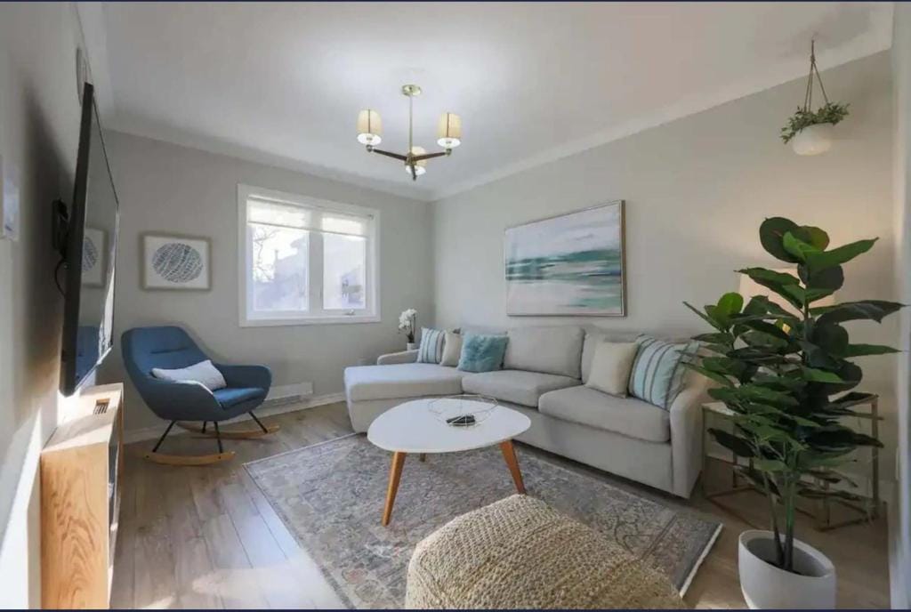 Casa Queen East - Modern 2BR Suite in Leslieville — 1