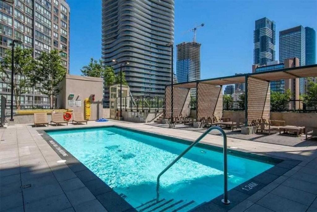 Stylish Downtown Toronto Residential Hotel — 3