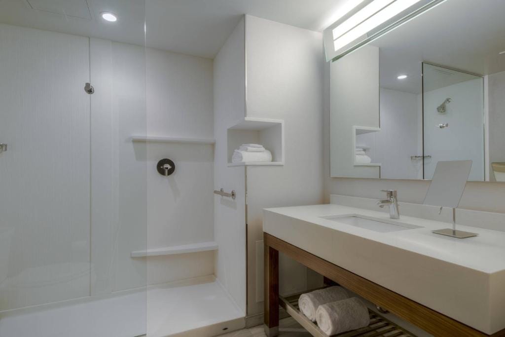 Courtyard by Marriott Winnipeg Airport — 3