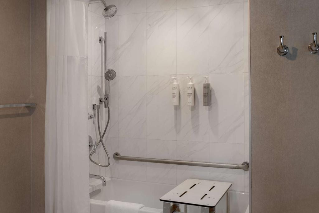Hampton Inn By Hilton Winnipeg Downtown — 3